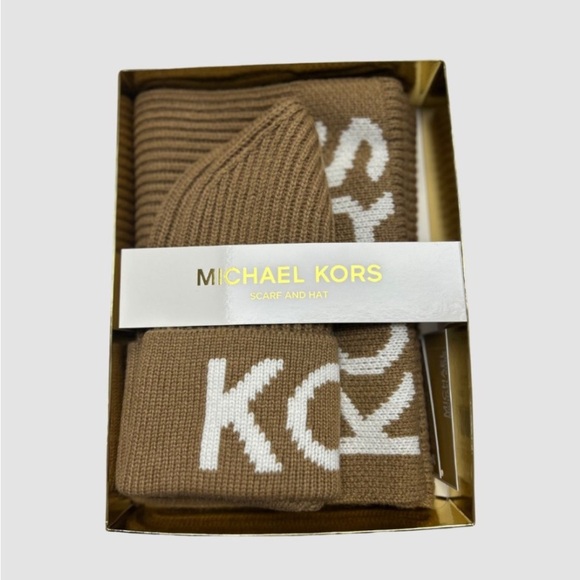 Brand New Authentic Michael Kors Hat & Scarf Set β Sealed in Box with Tag On - Picture 1 of 9